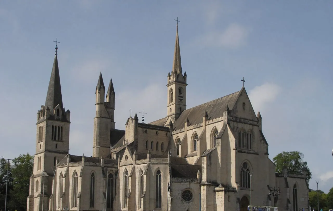 L'abbaye-aux-Hommes (église Saint-Étienne) à Caen, en pierre de Caen blonde
